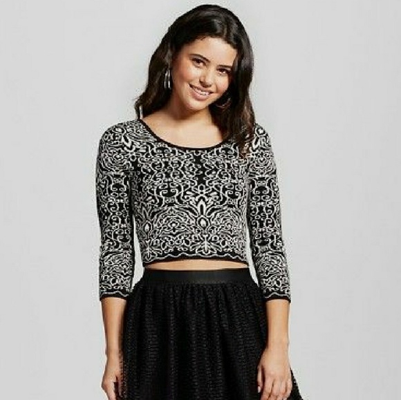 Creme Brulee crop sweater - Picture 1 of 4